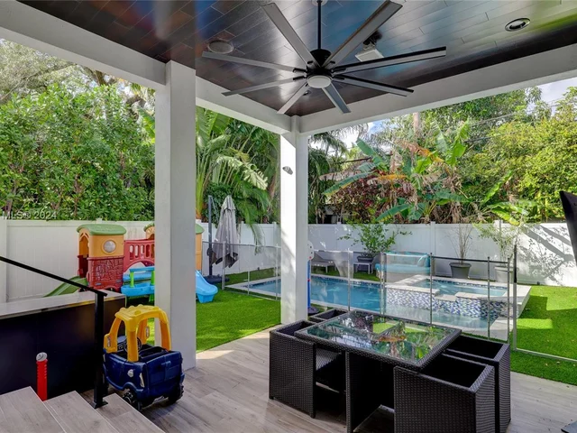 1111 SW 18th Ct, Fort Lauderdale FL 33315