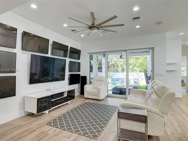 1111 SW 18th Ct, Fort Lauderdale FL 33315