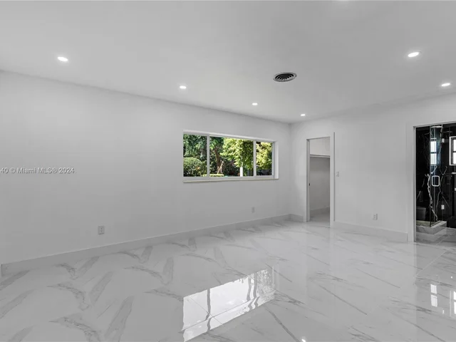 12525 SW 68 Ct, Pinecrest FL 33156