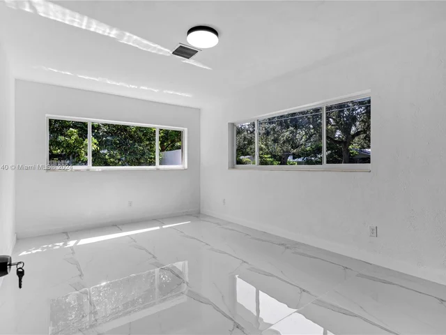 12525 SW 68 Ct, Pinecrest FL 33156