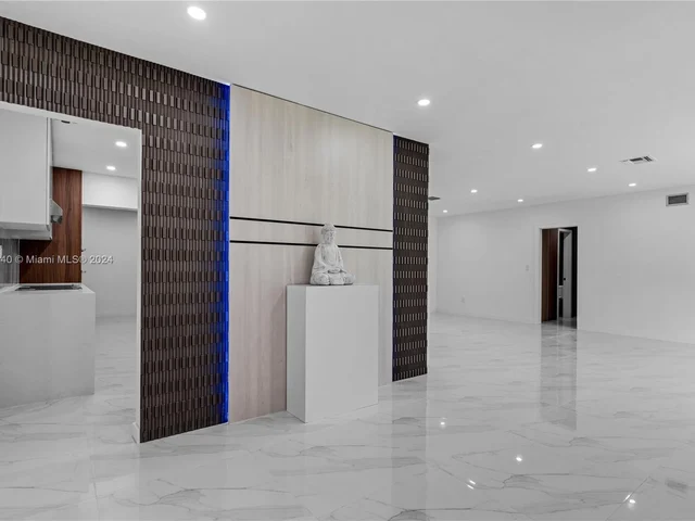 12525 SW 68 Ct, Pinecrest FL 33156