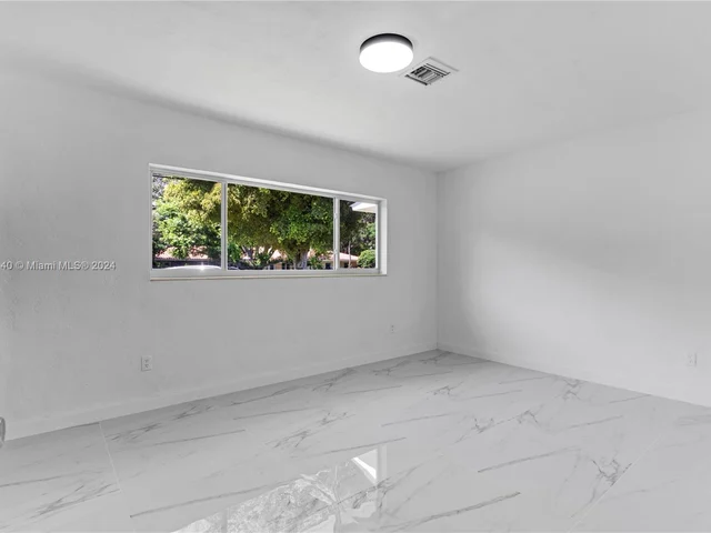 12525 SW 68 Ct, Pinecrest FL 33156