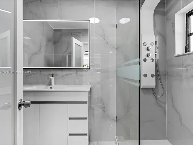 12525 SW 68 Ct, Pinecrest FL 33156