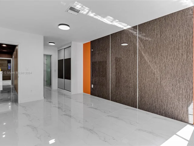 12525 SW 68 Ct, Pinecrest FL 33156