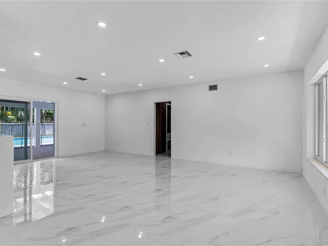 12525 SW 68 Ct, Pinecrest FL 33156