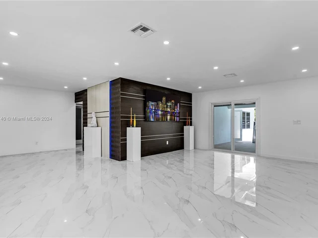 12525 SW 68 Ct, Pinecrest FL 33156