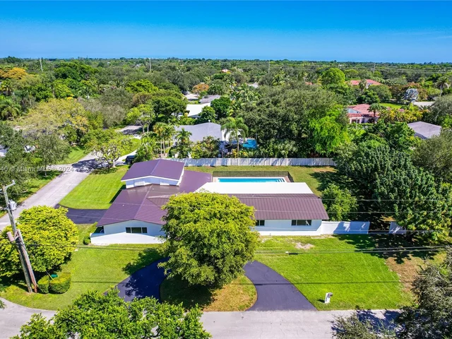 12525 SW 68 Ct, Pinecrest FL 33156