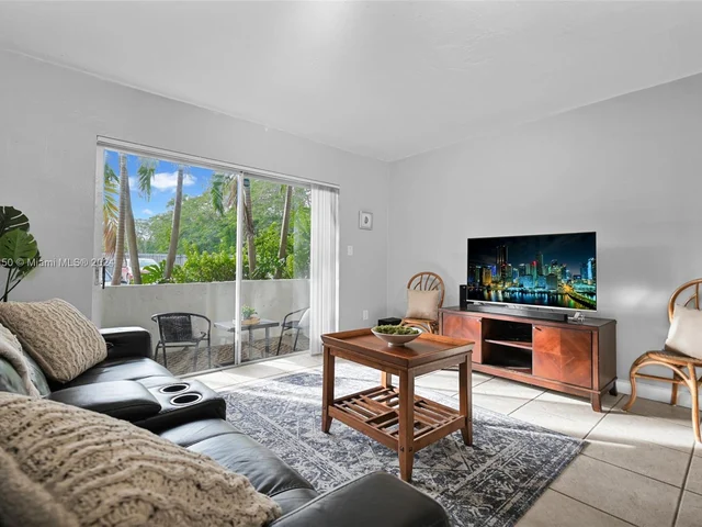 7487 SW 82nd St # C105, Miami FL 33143