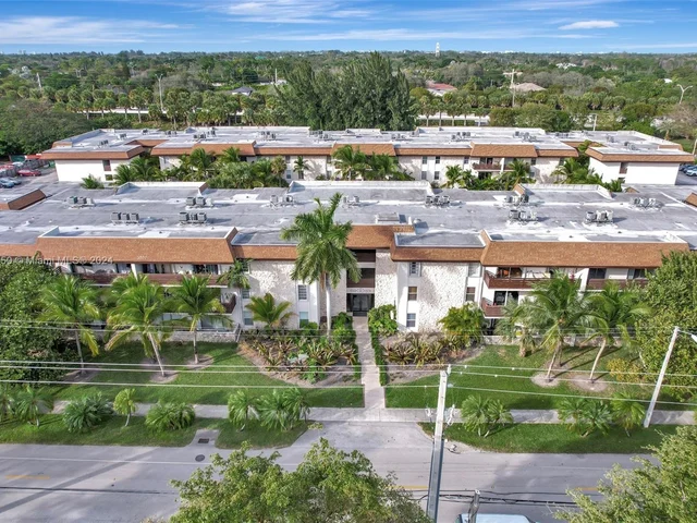 7487 SW 82nd St # C105, Miami FL 33143