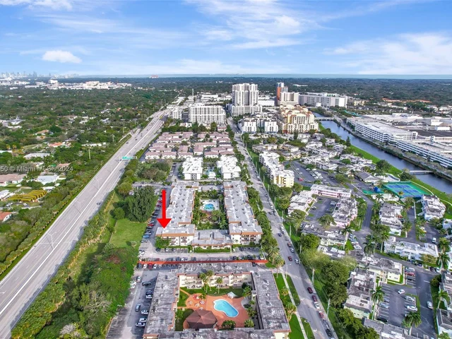 7487 SW 82nd St # C105, Miami FL 33143