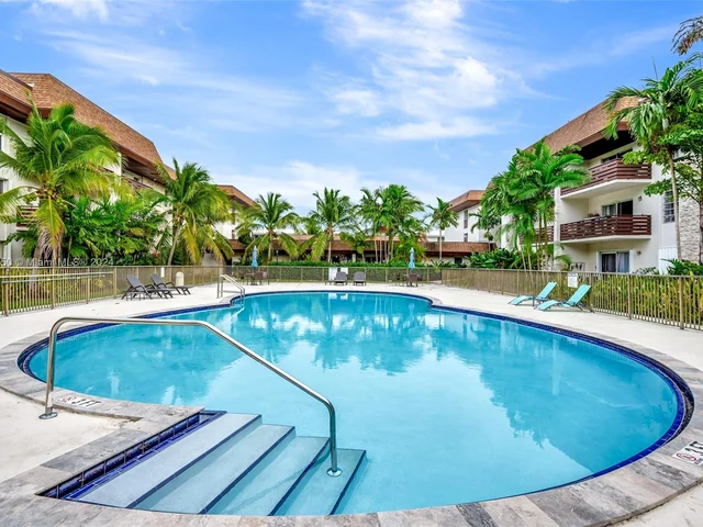 7487 SW 82nd St # C105, Miami FL 33143