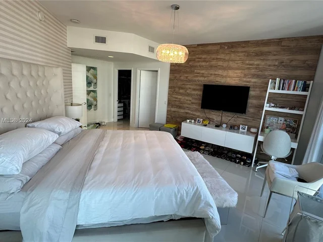 17111 Biscayne Blvd # 603, North Miami Beach FL 33160