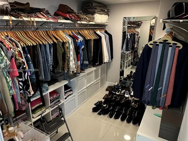 17111 Biscayne Blvd # 603, North Miami Beach FL 33160