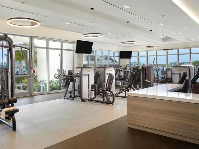 17111 Biscayne Blvd # 603, North Miami Beach FL 33160