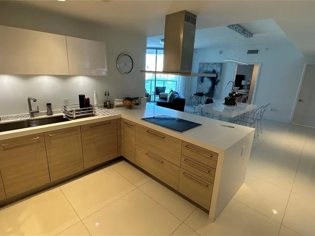 17111 Biscayne Blvd # 603, North Miami Beach FL 33160