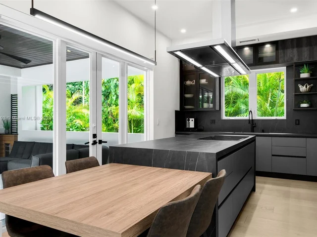 928 Palermo Ave, Coral Gables FL 33134