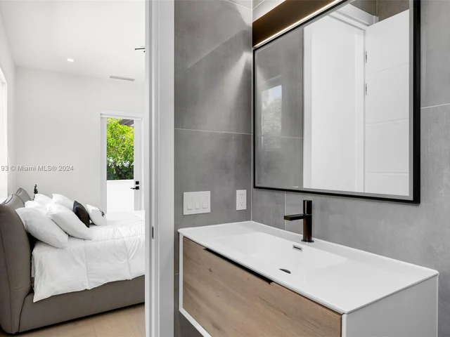 928 Palermo Ave, Coral Gables FL 33134