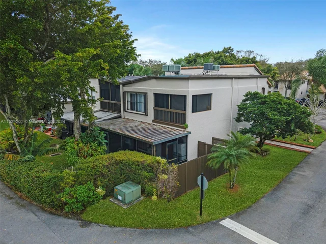 9707 N New River Canal Rd # 216, Plantation FL 33324