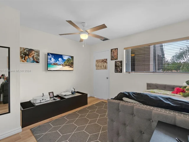 9707 N New River Canal Rd # 216, Plantation FL 33324