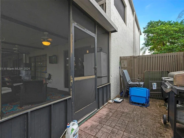 9707 N New River Canal Rd # 216, Plantation FL 33324