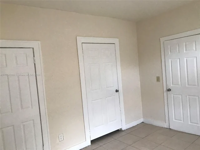 1060 NW 47th St # 7, Miami FL 33127