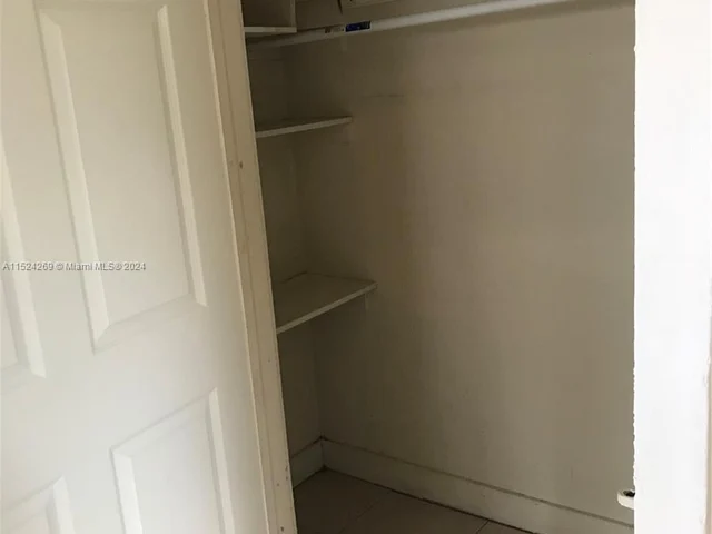 1060 NW 47th St # 7, Miami FL 33127