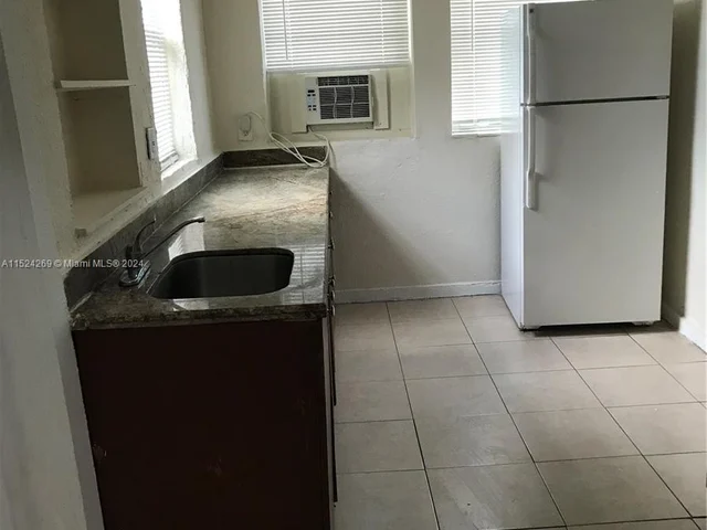 1060 NW 47th St # 7, Miami FL 33127