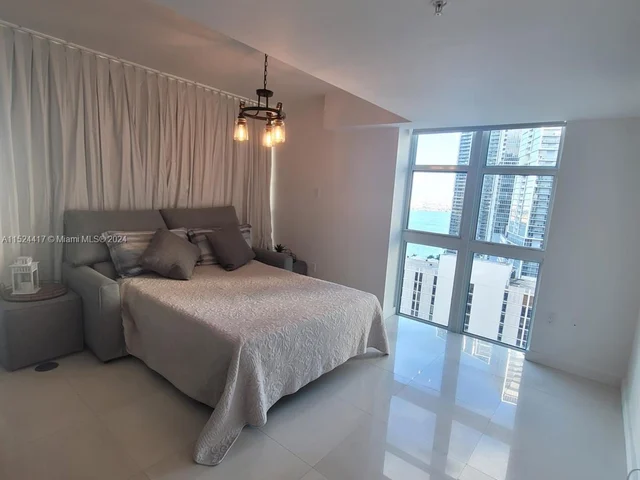 41 SE 5th St # 1201, Miami FL 33131