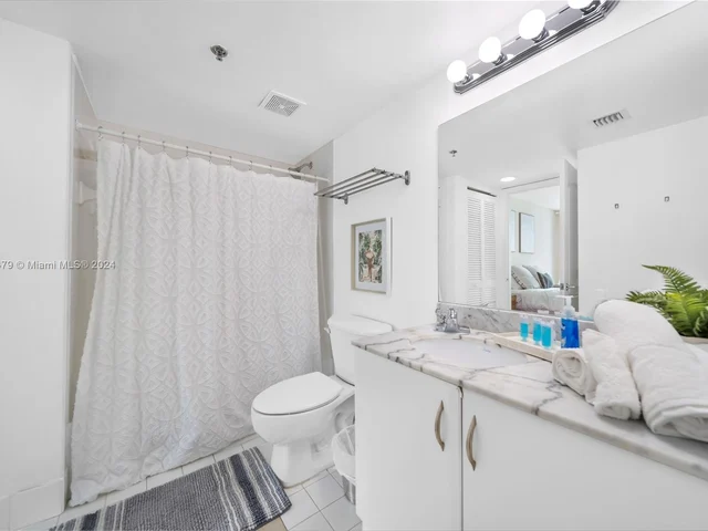 1200 Brickell Bay Dr # 2515, Miami FL 33131