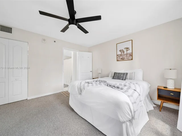 1200 Brickell Bay Dr # 2515, Miami FL 33131