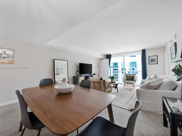 1200 Brickell Bay Dr # 2515, Miami FL 33131