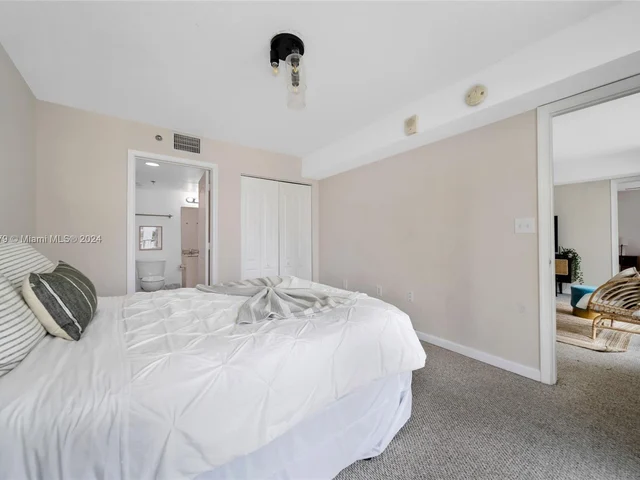 1200 Brickell Bay Dr # 2515, Miami FL 33131