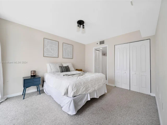 1200 Brickell Bay Dr # 2515, Miami FL 33131