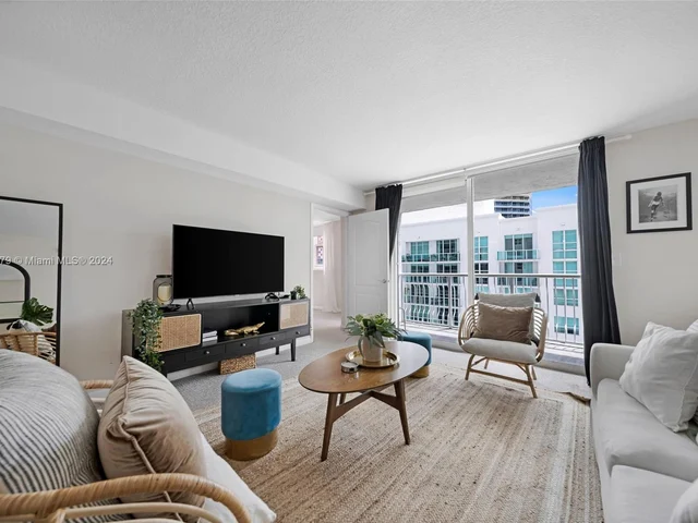 1200 Brickell Bay Dr # 2515, Miami FL 33131