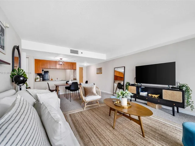 1200 Brickell Bay Dr # 2515, Miami FL 33131