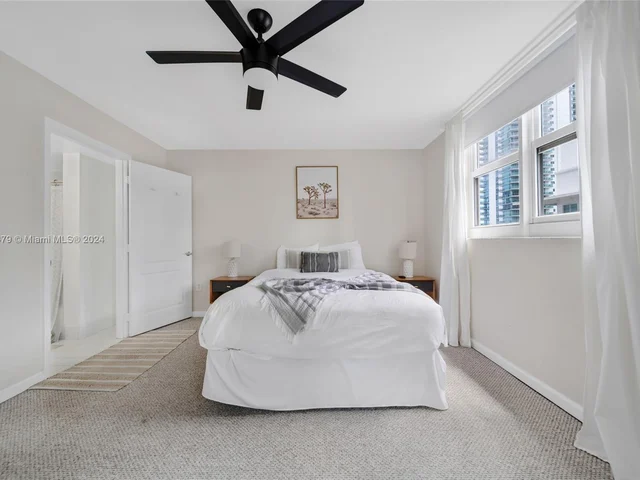 1200 Brickell Bay Dr # 2515, Miami FL 33131