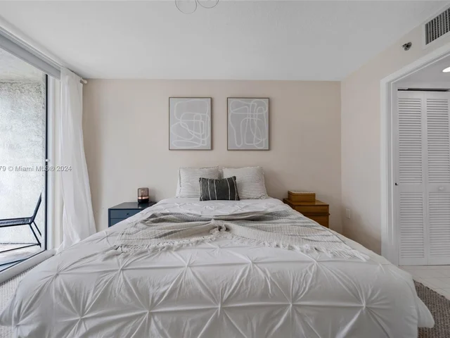 1200 Brickell Bay Dr # 2515, Miami FL 33131