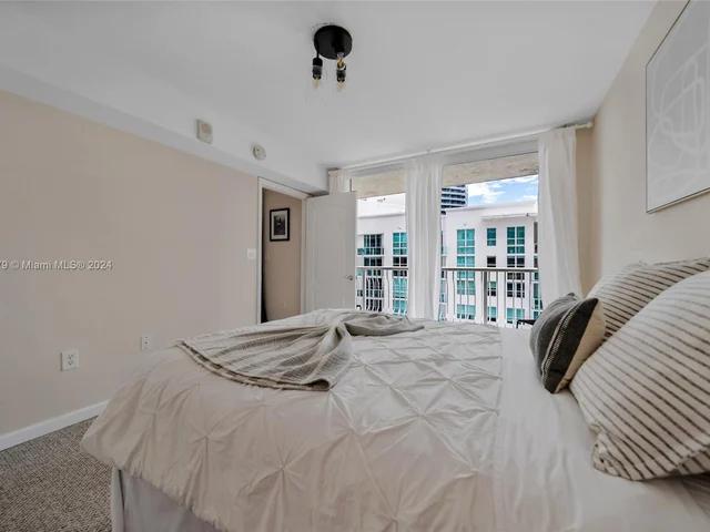 1200 Brickell Bay Dr # 2515, Miami FL 33131