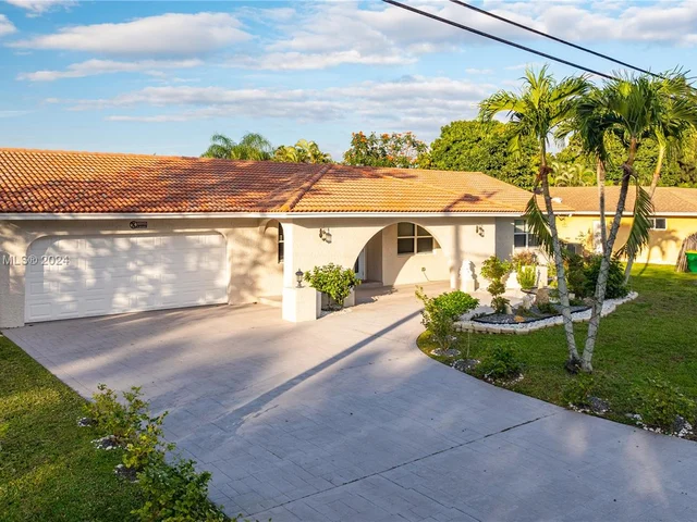 11531 NW 26th St, Plantation FL 33323