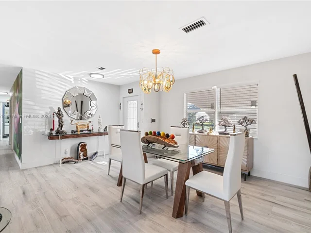 11531 NW 26th St, Plantation FL 33323