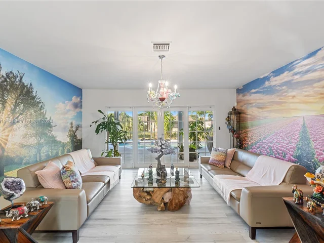 11531 NW 26th St, Plantation FL 33323