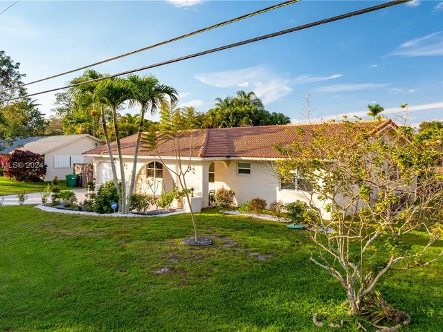 11531 NW 26th St, Plantation FL 33323