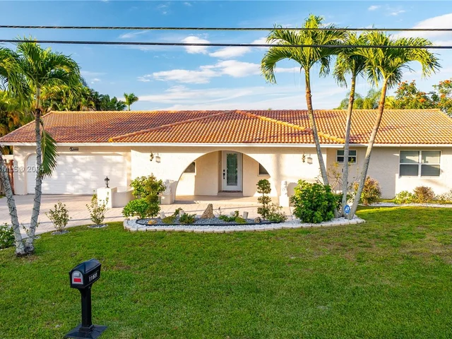 11531 NW 26th St, Plantation FL 33323