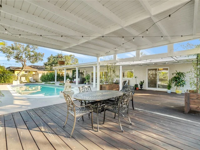 11531 NW 26th St, Plantation FL 33323