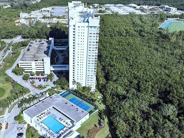 14951 Royal Oaks Ln # 2504, North Miami FL 33181