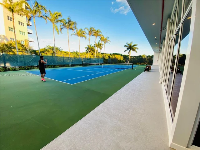 14951 Royal Oaks Ln # 2504, North Miami FL 33181