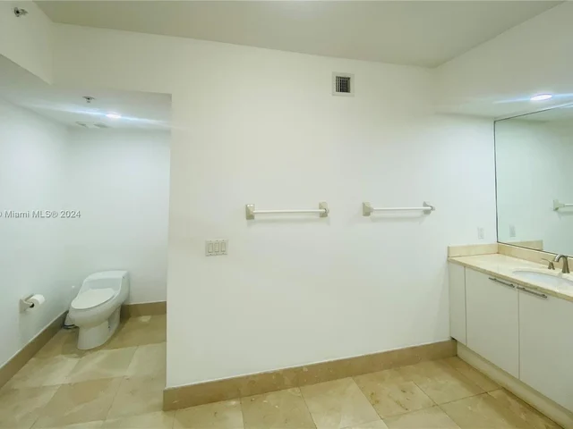 14951 Royal Oaks Ln # 2504, North Miami FL 33181