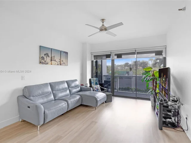 20505 E Country Club Dr # 132, Aventura FL 33180