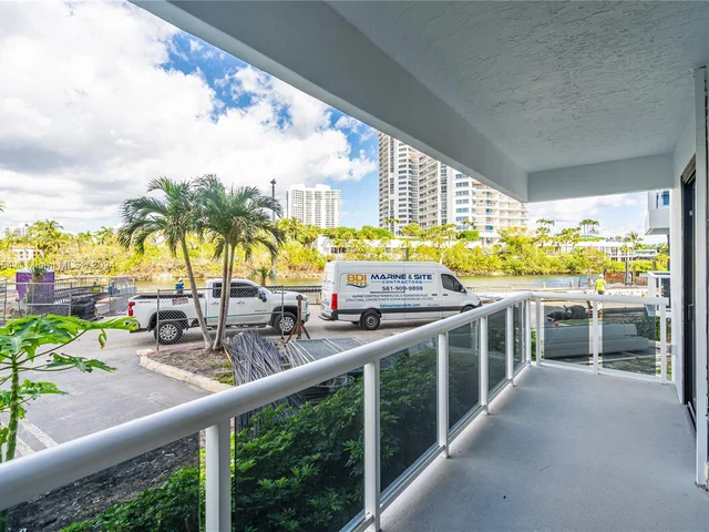 20505 E Country Club Dr # 132, Aventura FL 33180