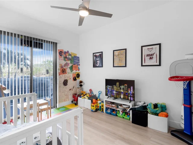 20505 E Country Club Dr # 132, Aventura FL 33180